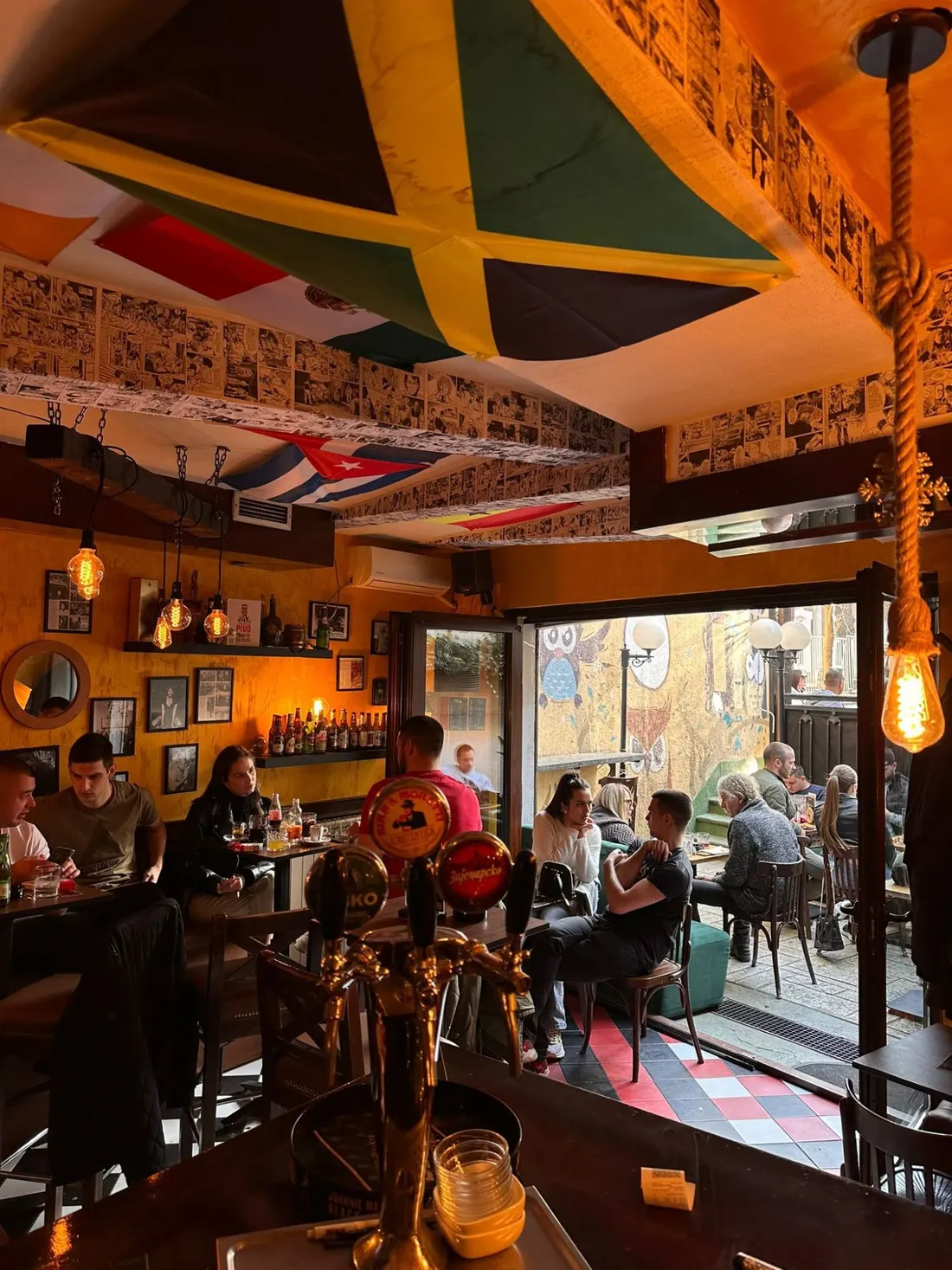 Pun lokal, slavine za pivo i otvorena vrata ka bašti